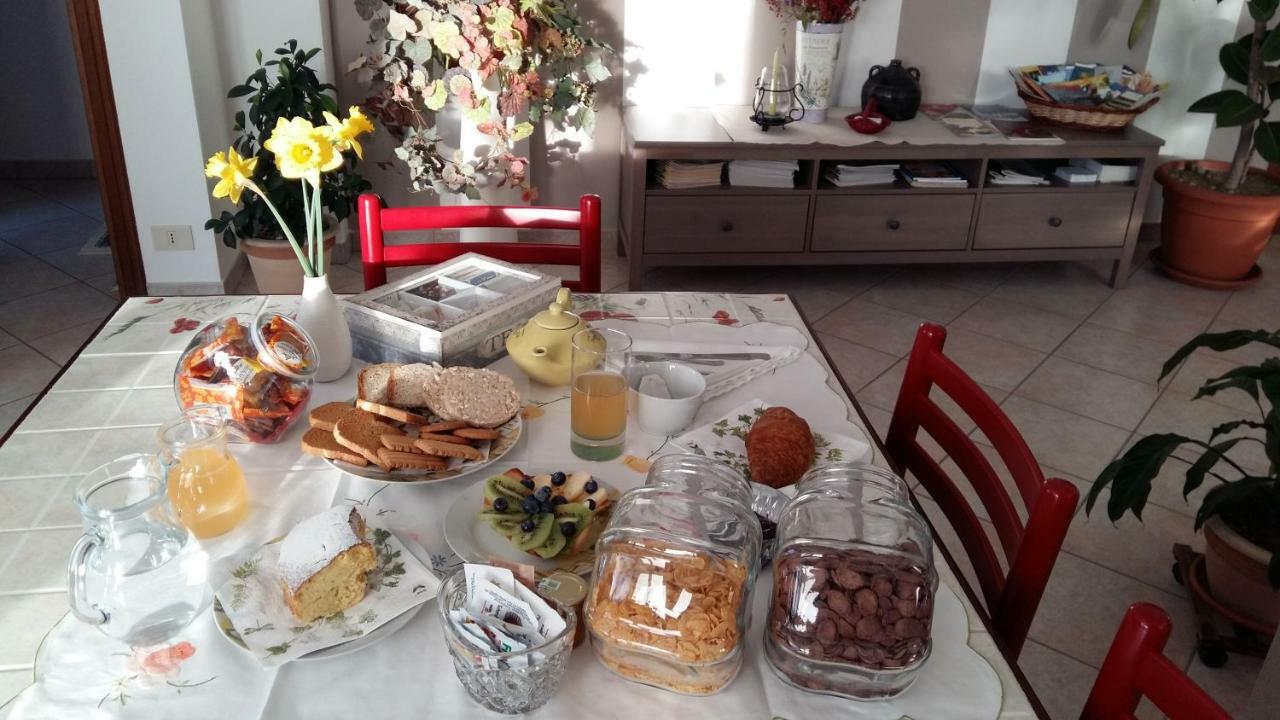 I 99 Ulivi Bed & Breakfast Cavour Bagian luar foto
